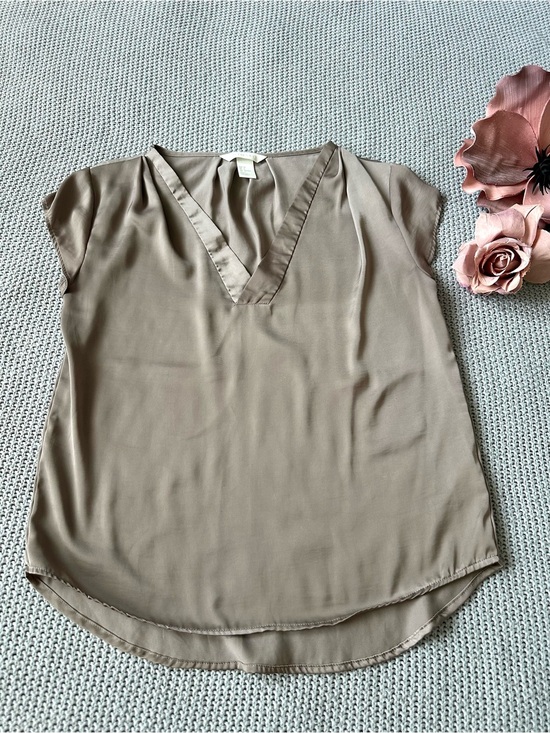 H&M Tops - H&M Taupe Cap-Sleeve V-Neck Blouse small 3/$20
